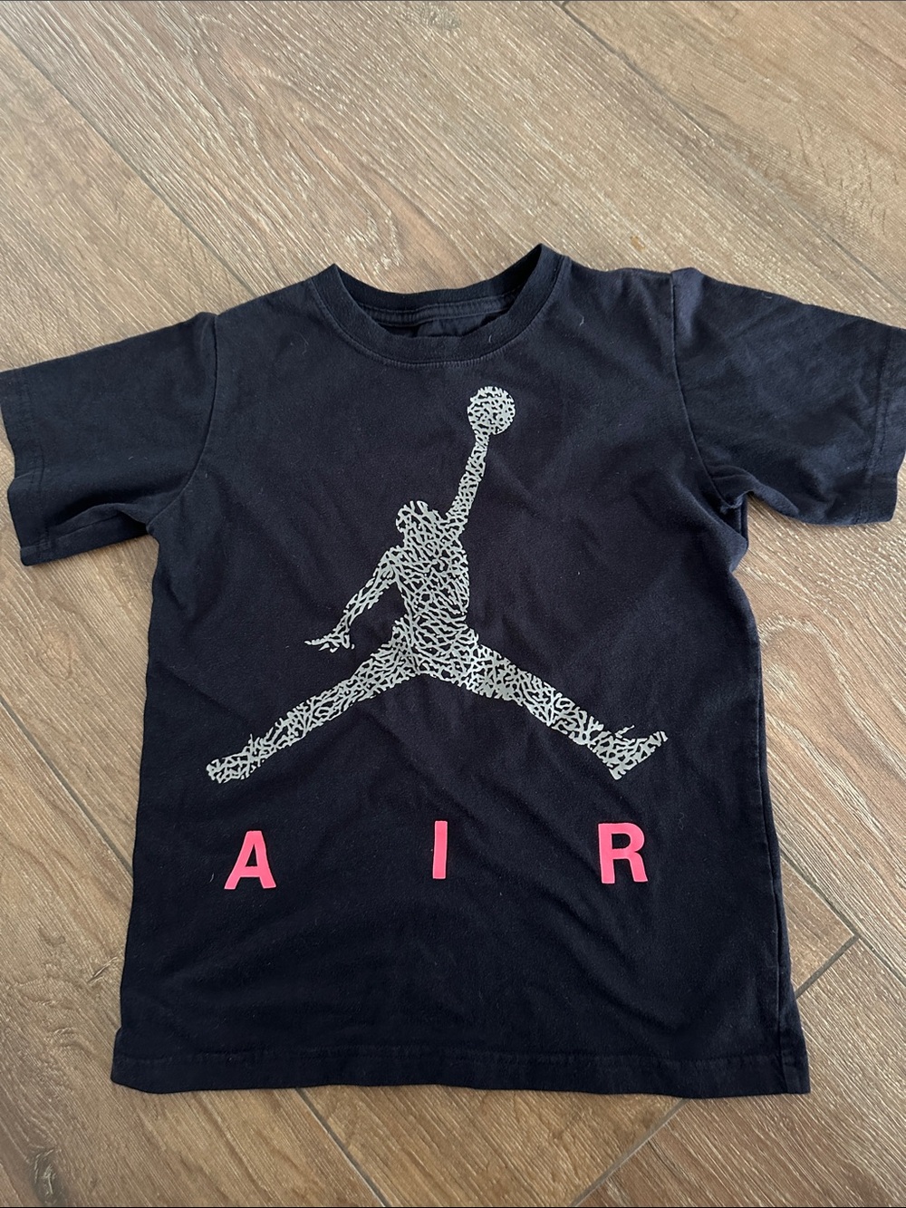 Nike AIR boys Black Tee with White Jumpman and Pink AIR Lettering. Size S.